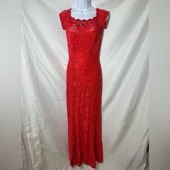 Maria Bonita USA Red Lace Evening Gown - Picture 1 of 5